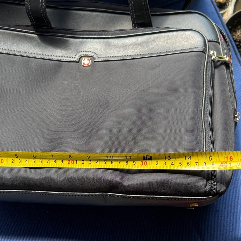 Wenger Black Women's Shoulder Bag - Picture 9 of 10